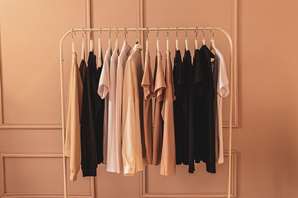 Building a Sustainable and Ethical Capsule Wardrobe with Organic Cotton T-Shirts - One Less